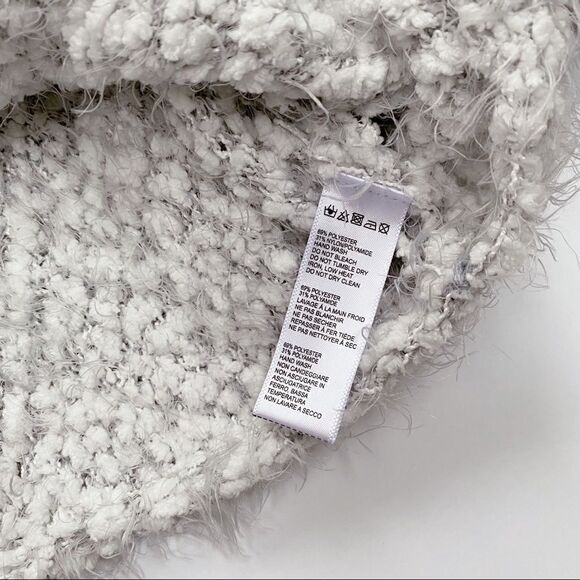 Urban Outfitters Ecote Fuzzy Eyelash Knit Cropped Sweater Boho Gray & White XS - Picture 10 of 10